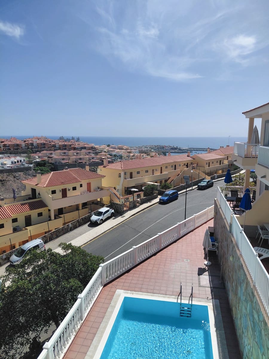 2 bedroom Apartment for rent in Arguineguin with pool - € 1,350 (Ref: 9765301)
