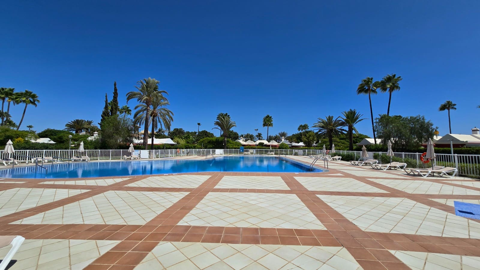 3 sypialnia Bungalow do wynajęcia w Maspalomas z basenem - 1 800 € (Ref: 9821855)