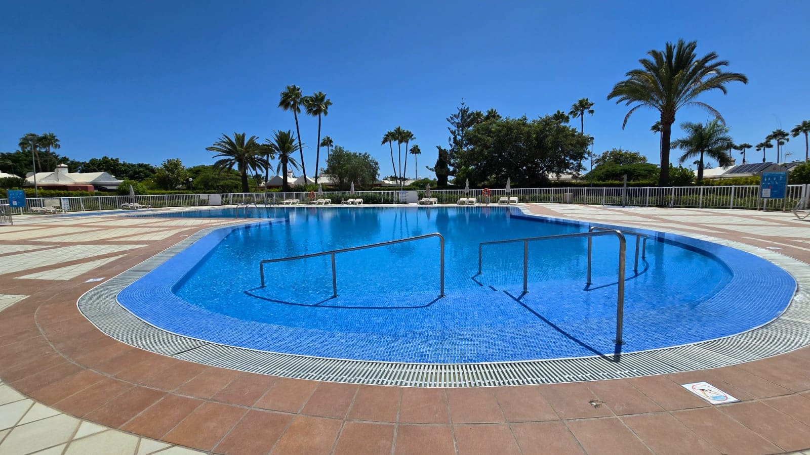 3 sypialnia Bungalow do wynajęcia w Maspalomas z basenem - 1 800 € (Ref: 9821855)
