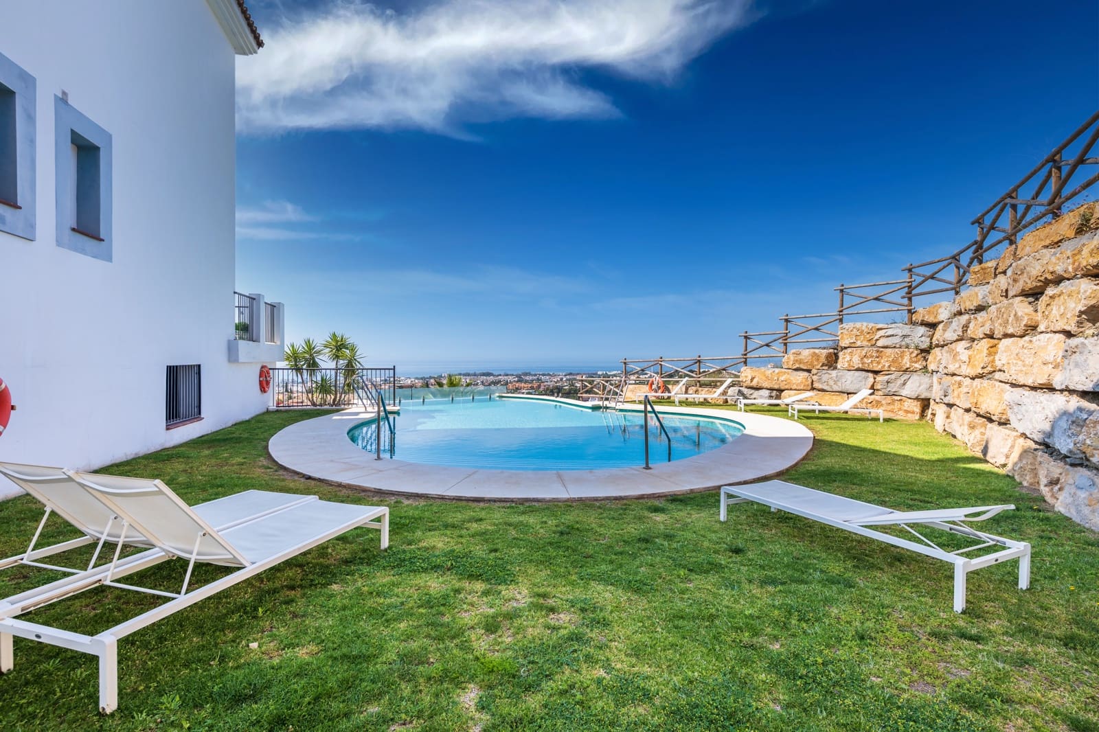 3 sovrum Lägenhet till salu i Benahavis med pool garage - 670 000 € (Ref: 9953643)