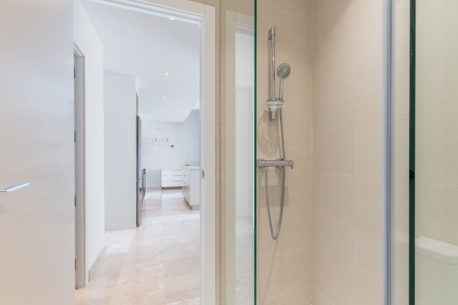 3 sovrum Lägenhet till salu i Benahavis med pool garage - 670 000 € (Ref: 9953643)