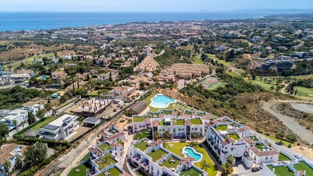 3 sovrum Lägenhet till salu i El Paraíso, Benahavís med pool garage - 670 000 € (Ref: 9953643)