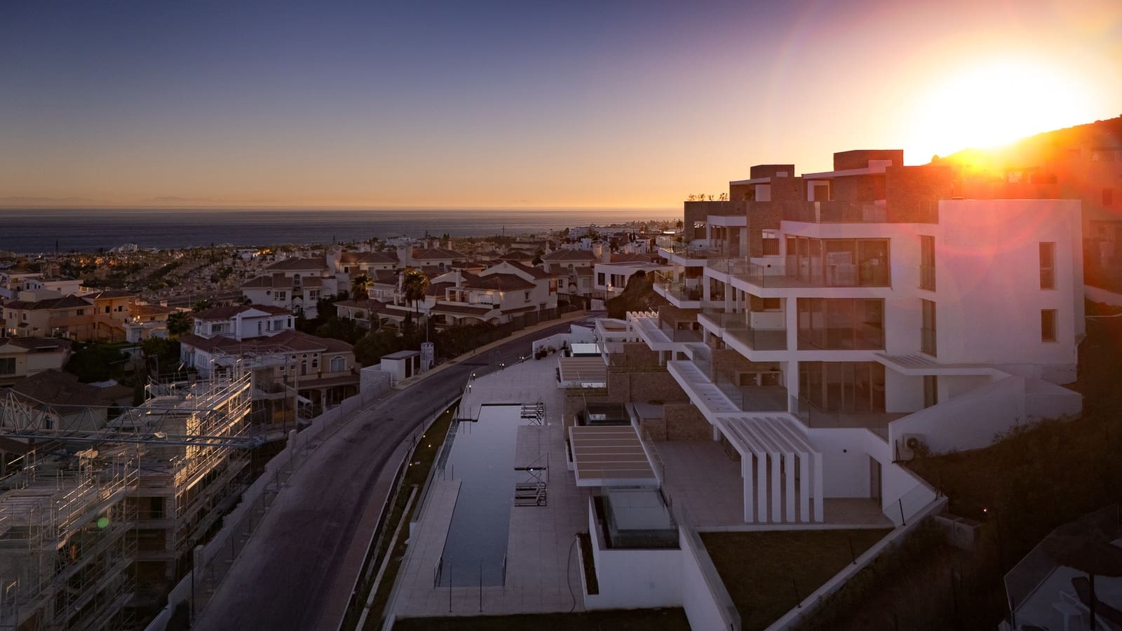 2 soverom Leilighet til salgs i Riviera del Sol med svømmebasseng garasje - € 815 000 (Ref: 9995207)