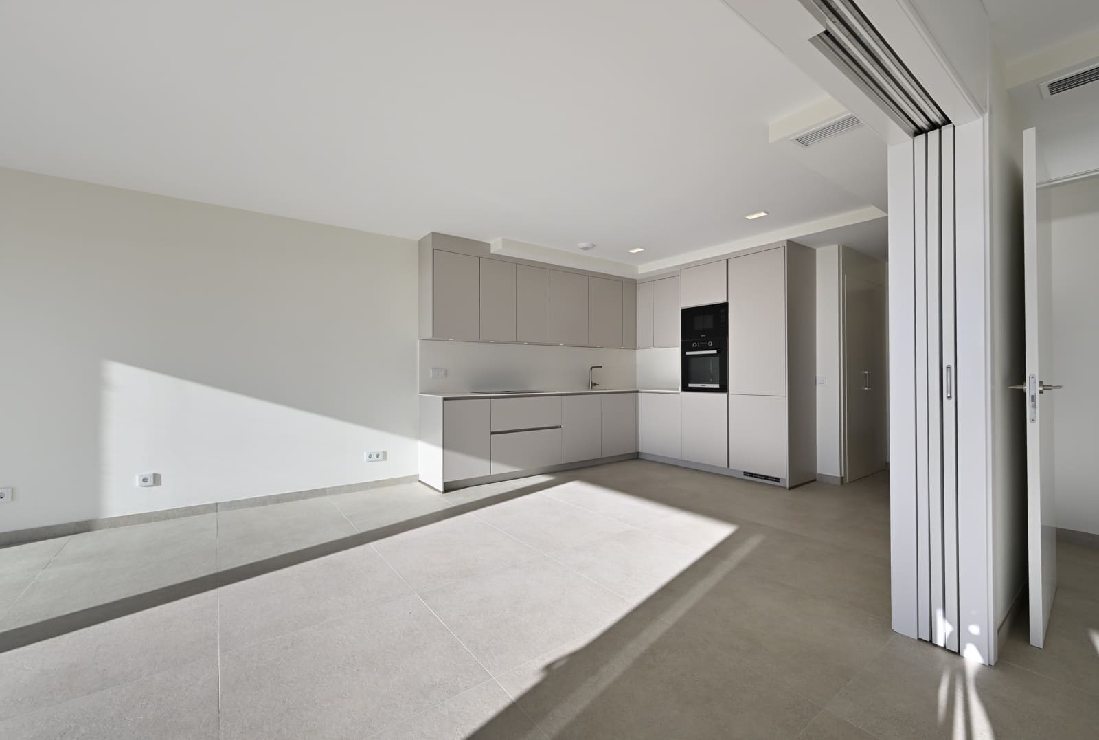 2 soverom Leilighet til salgs i Riviera del Sol med svømmebasseng garasje - € 815 000 (Ref: 9995207)