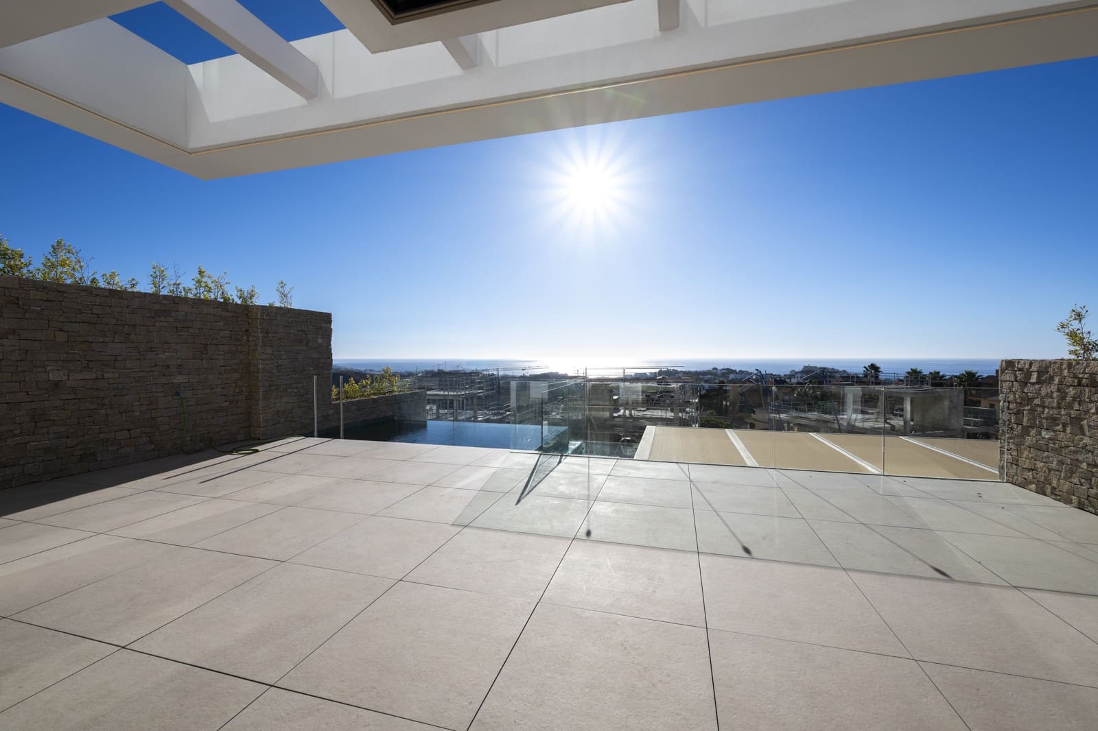 2 soverom Leilighet til salgs i Riviera del Sol med svømmebasseng garasje - € 815 000 (Ref: 9995207)