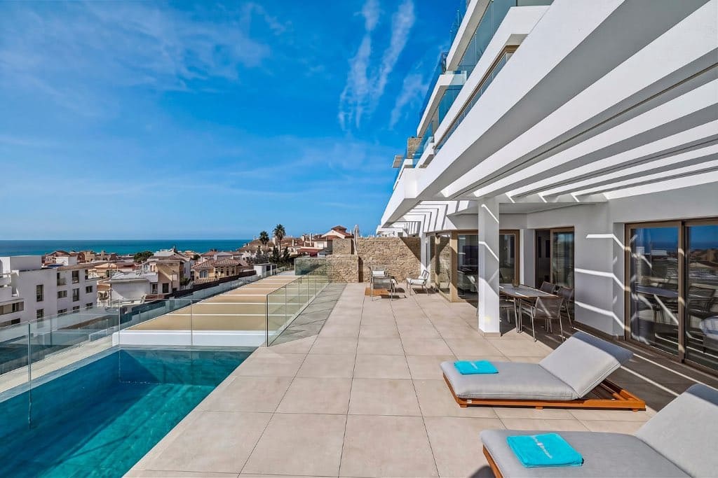 3 sovrum Lägenhet att hyra i Riviera del Sol med pool garage - 4 000 € (Ref: 9995433)