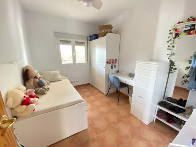 3 bedroom Flat for sale in Mairena del Aljarafe with pool - € 264,000 (Ref: 10037534)