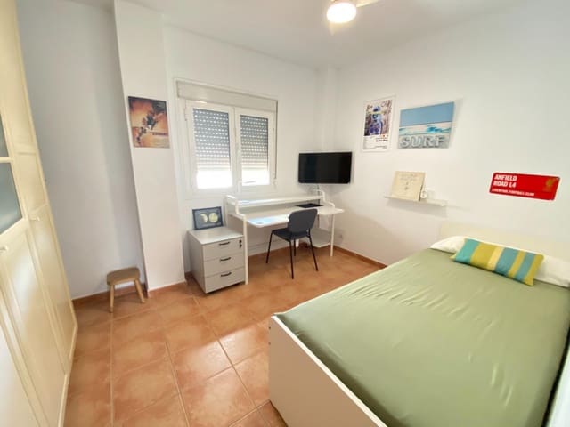 3 bedroom Flat for sale in Mairena del Aljarafe with pool - € 264,000 (Ref: 10037534)
