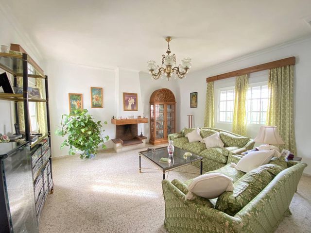 4 Zimmer Villa zu verkaufen in Dos Hermanas - 290.000 € (Ref: 10043138)