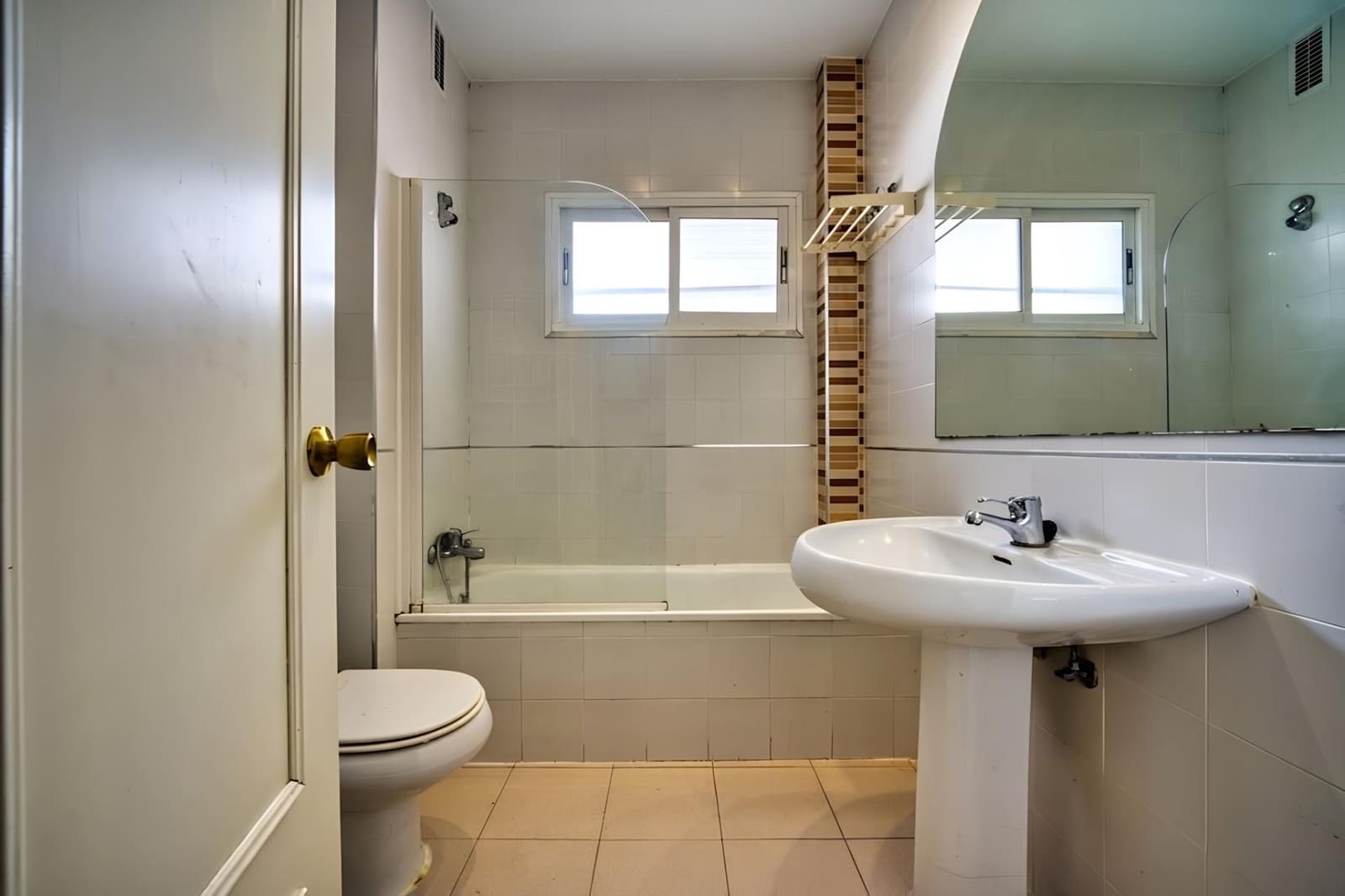 2 bedroom Flat for sale in Seville city with garage - € 320,000 (Ref: 10049426)