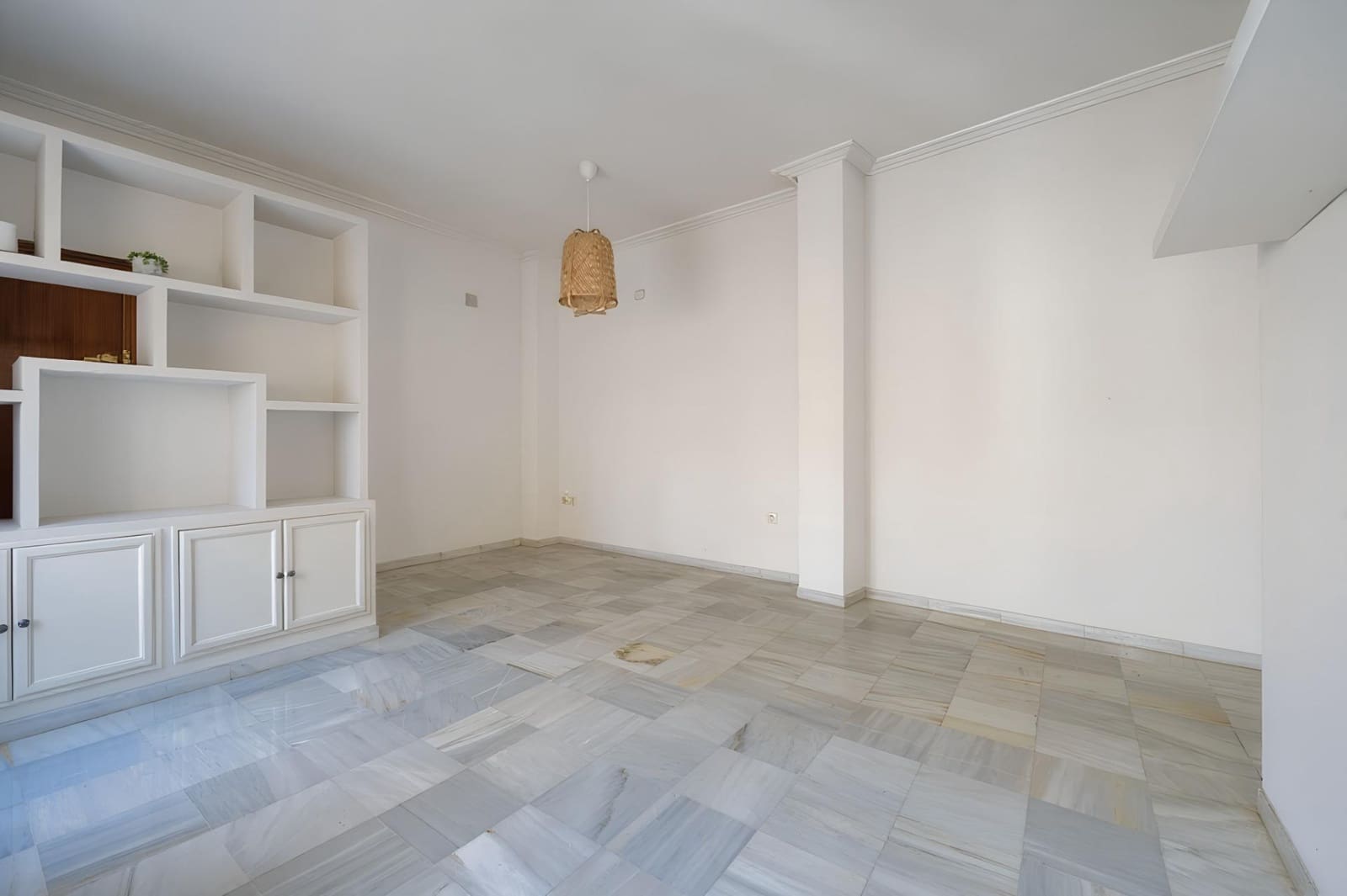 2 bedroom Flat for sale in Seville city with garage - € 320,000 (Ref: 10049426)