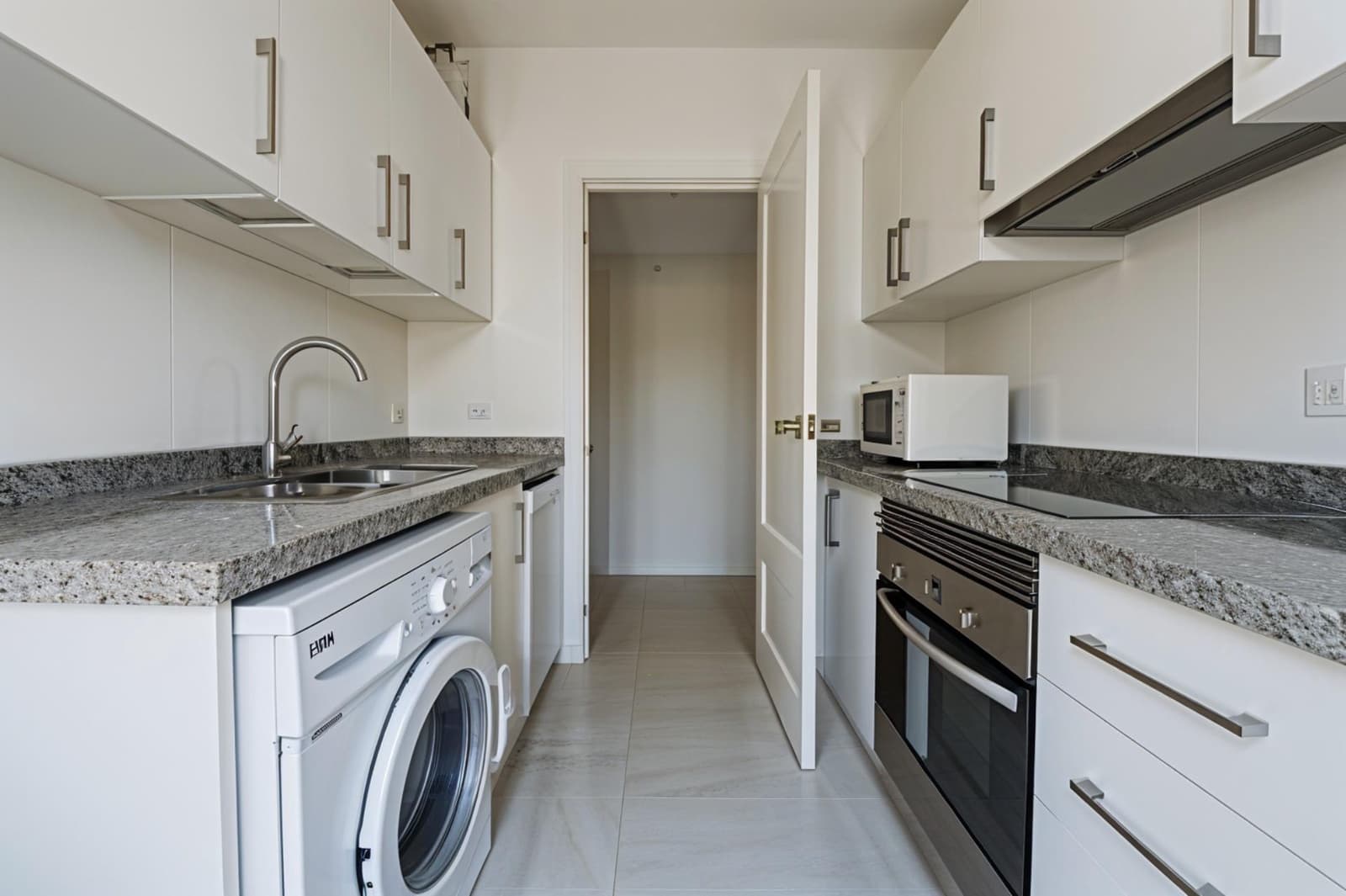 2 bedroom Flat for sale in Seville city with garage - € 320,000 (Ref: 10049426)