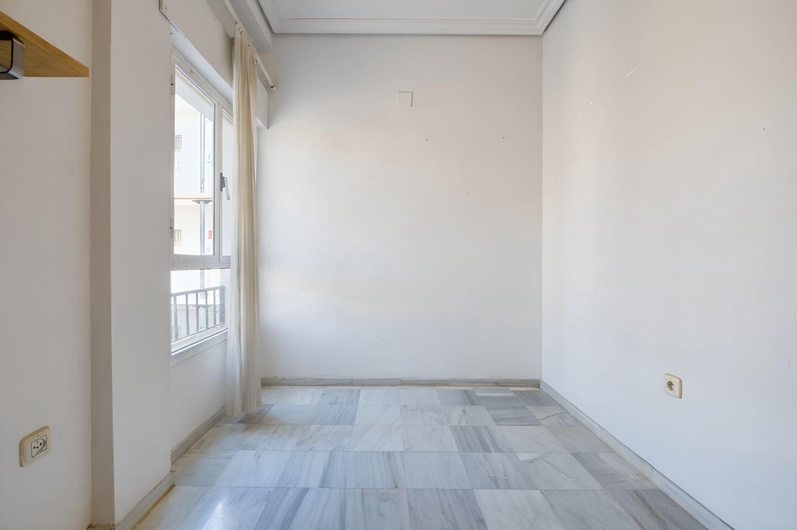 2 bedroom Flat for sale in Seville city with garage - € 320,000 (Ref: 10049426)