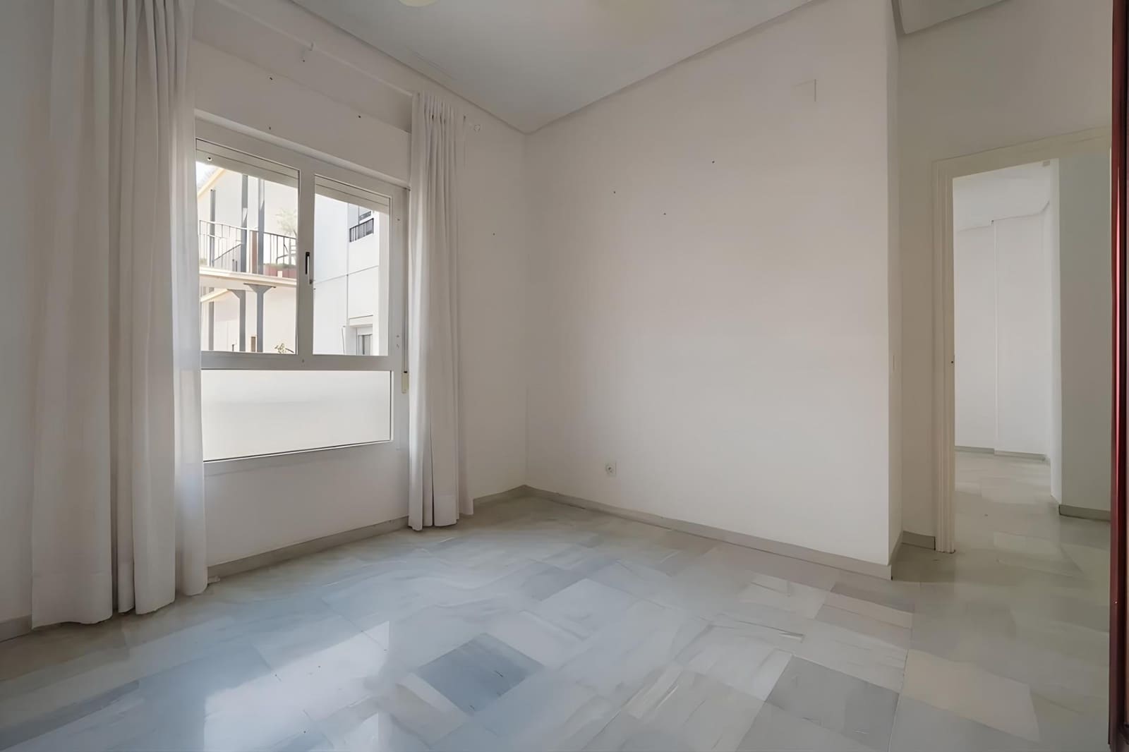 2 bedroom Flat for sale in Seville city with garage - € 320,000 (Ref: 10049426)