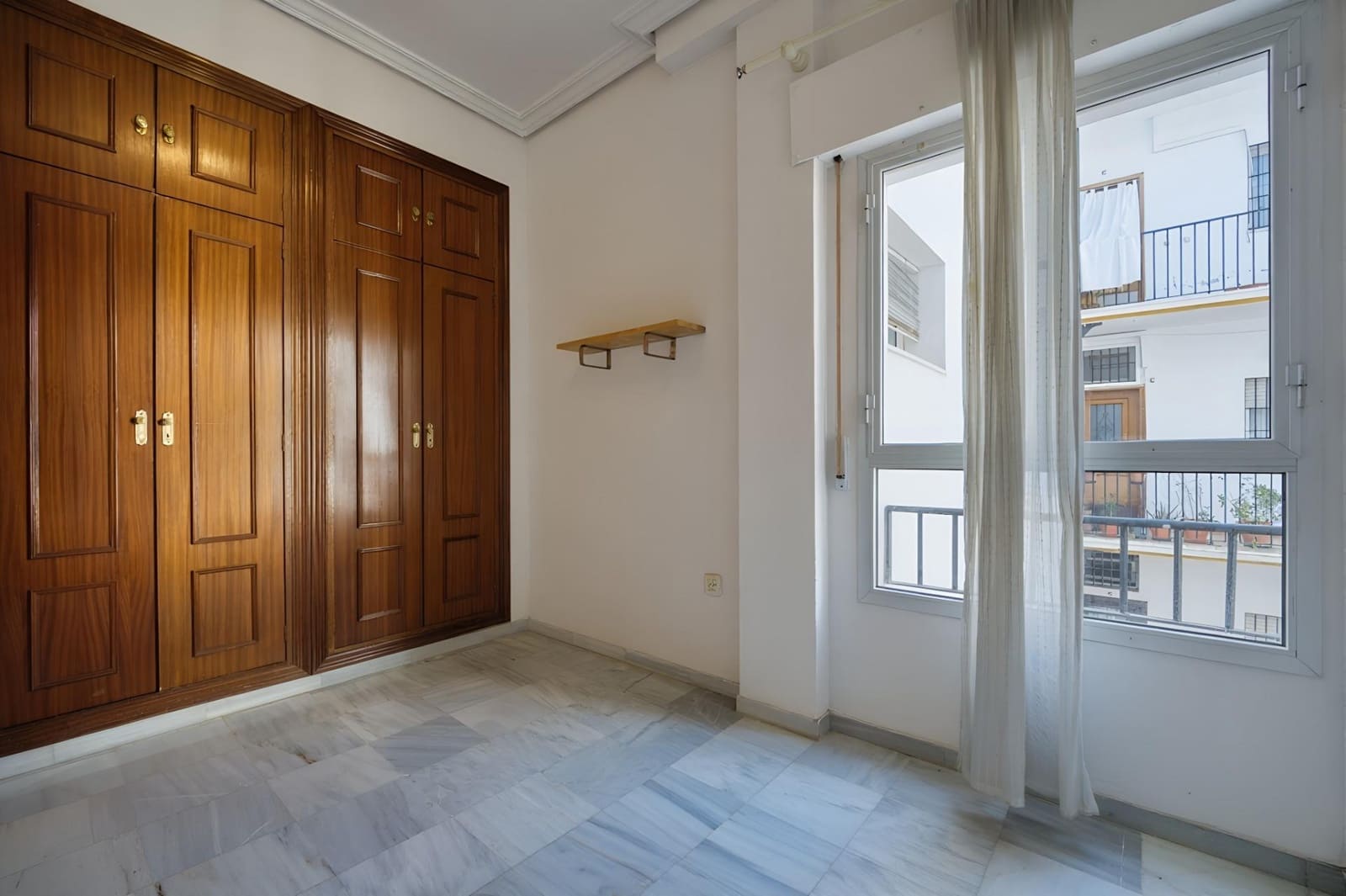 2 bedroom Flat for sale in Seville city with garage - € 320,000 (Ref: 10049426)