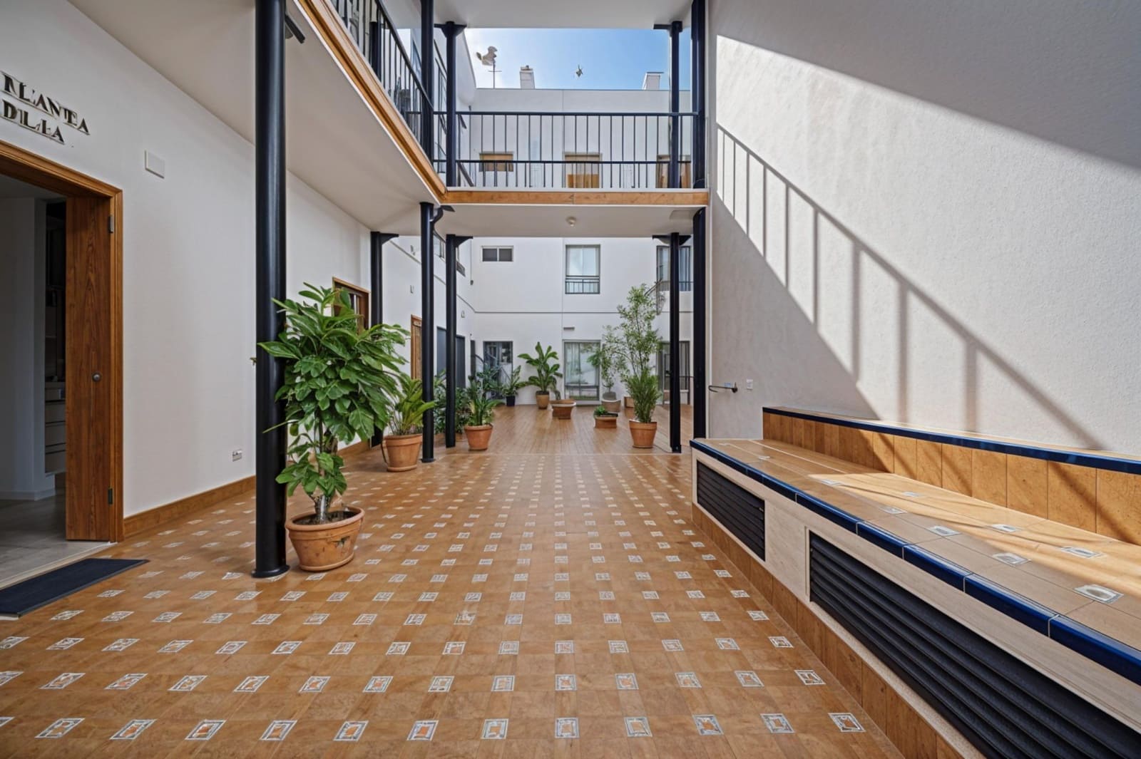 2 bedroom Flat for sale in Seville city with garage - € 320,000 (Ref: 10049426)