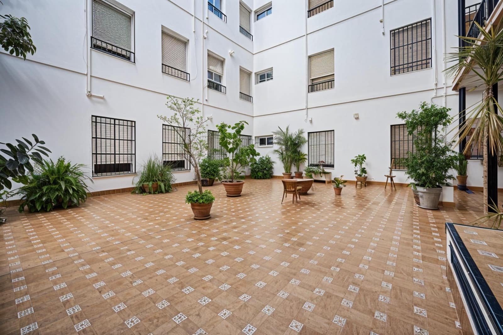 2 bedroom Flat for sale in Seville city with garage - € 320,000 (Ref: 10049426)