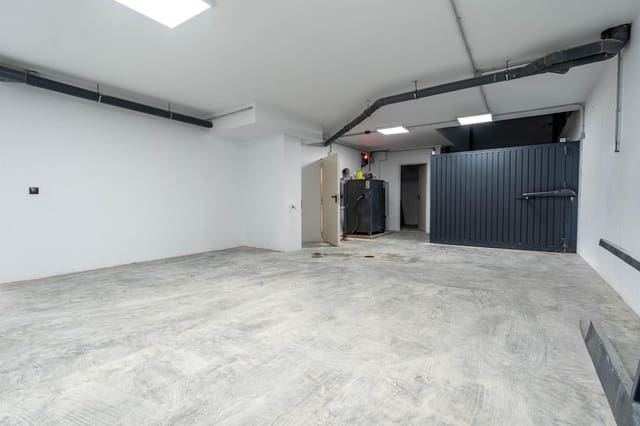 Autotalli myytävänä paikassa Sevilla kaupunki - 42 500 € (Ref: 10078486)