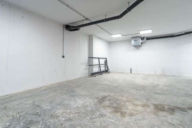 Autotalli myytävänä paikassa Sevilla kaupunki - 42 500 € (Ref: 10078486)