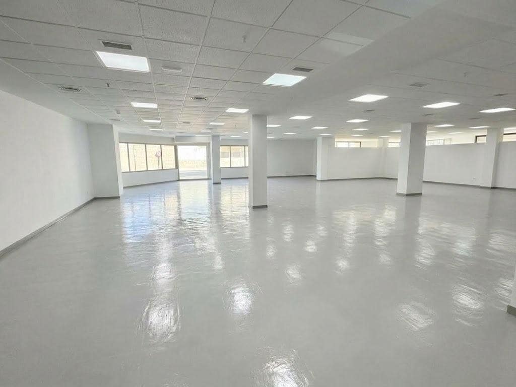 Commerciale in vendita in Tomares - 300.000 € (Rif: 10161602)