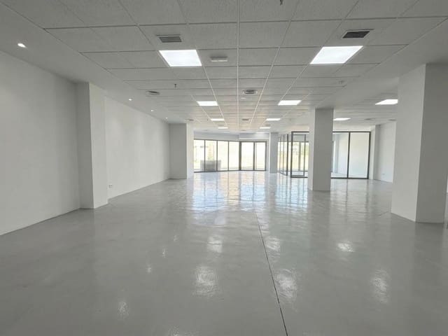 Commerciale in vendita in Tomares - 300.000 € (Rif: 10161602)