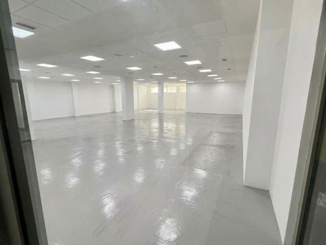Commerciale in vendita in Tomares - 300.000 € (Rif: 10161602)