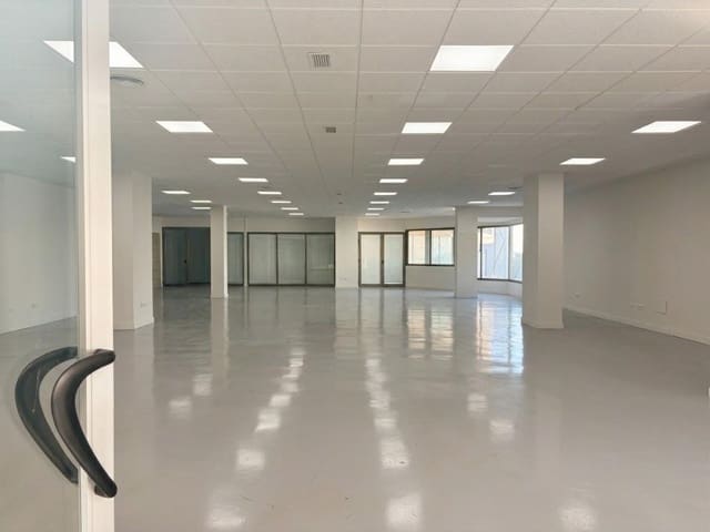 Commerciale in vendita in Tomares - 300.000 € (Rif: 10161602)