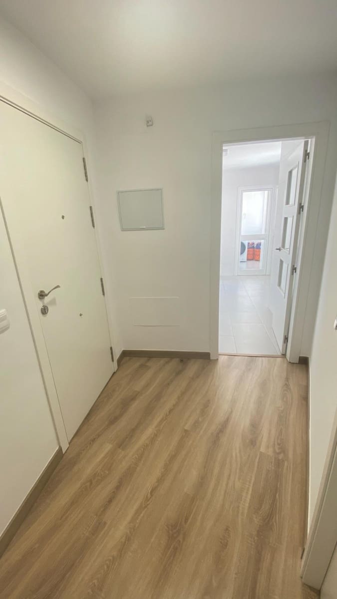 2 bedroom Flat for rent in Dos Hermanas with pool - € 950 (Ref: 10166793)