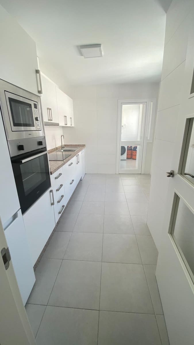 2 bedroom Flat for rent in Dos Hermanas with pool - € 950 (Ref: 10166793)