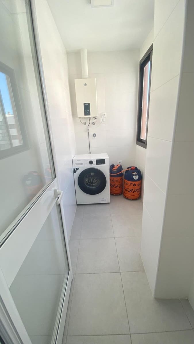 2 bedroom Flat for rent in Dos Hermanas with pool - € 950 (Ref: 10166793)