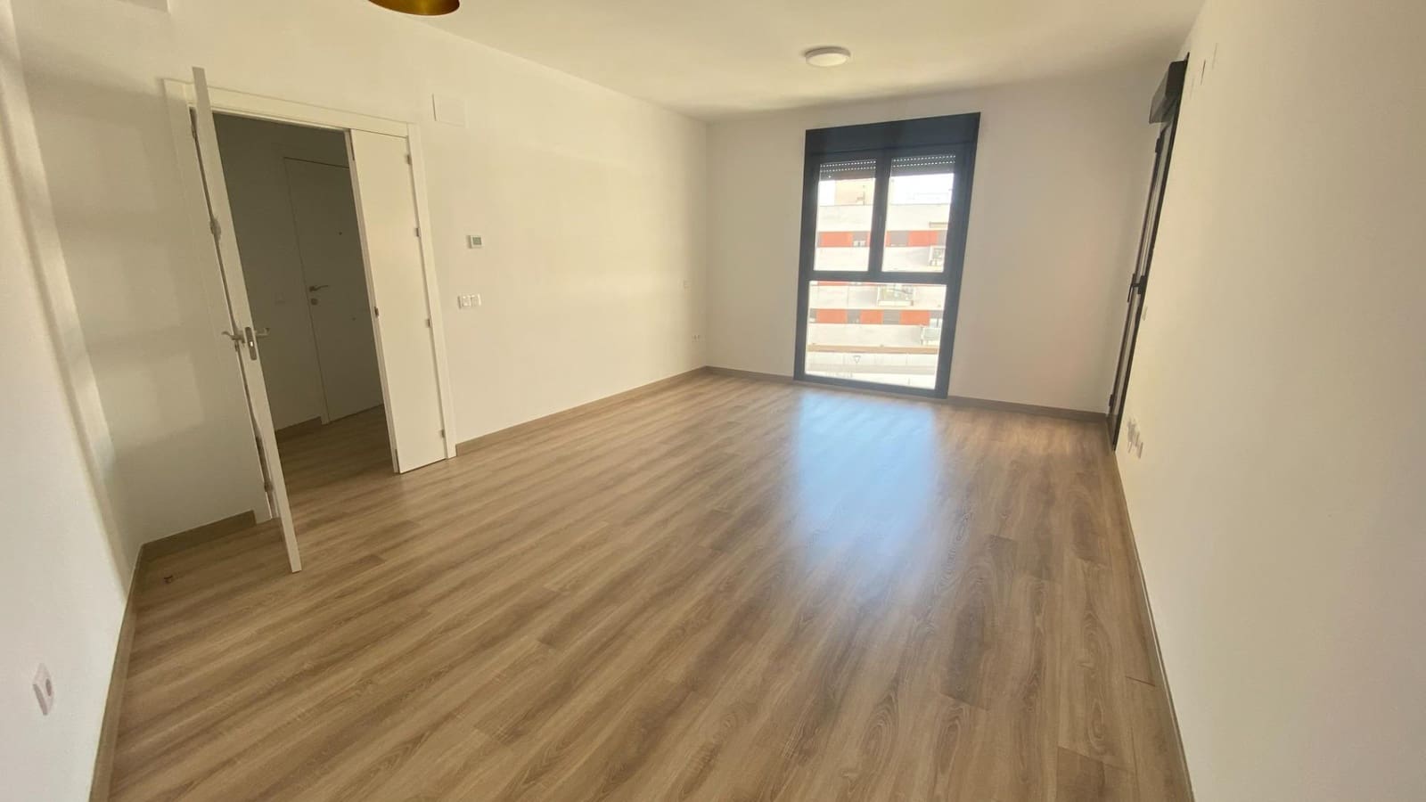 2 bedroom Flat for rent in Dos Hermanas with pool - € 950 (Ref: 10166793)