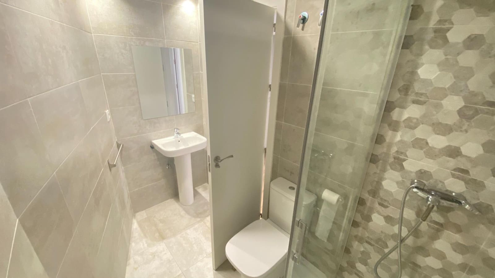 2 bedroom Flat for rent in Dos Hermanas with pool - € 950 (Ref: 10166793)