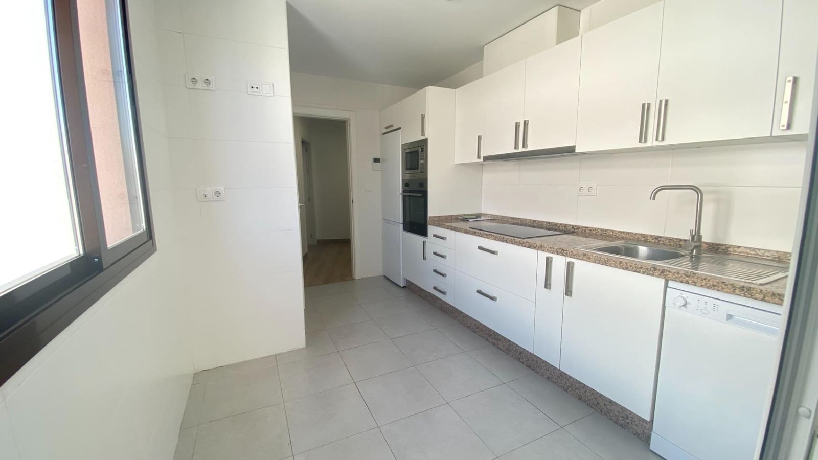 2 bedroom Flat for rent in Dos Hermanas with pool - € 950 (Ref: 10166793)