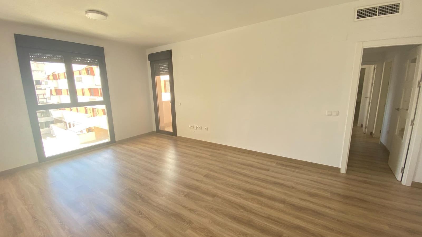 2 bedroom Flat for rent in Dos Hermanas with pool - € 950 (Ref: 10166793)