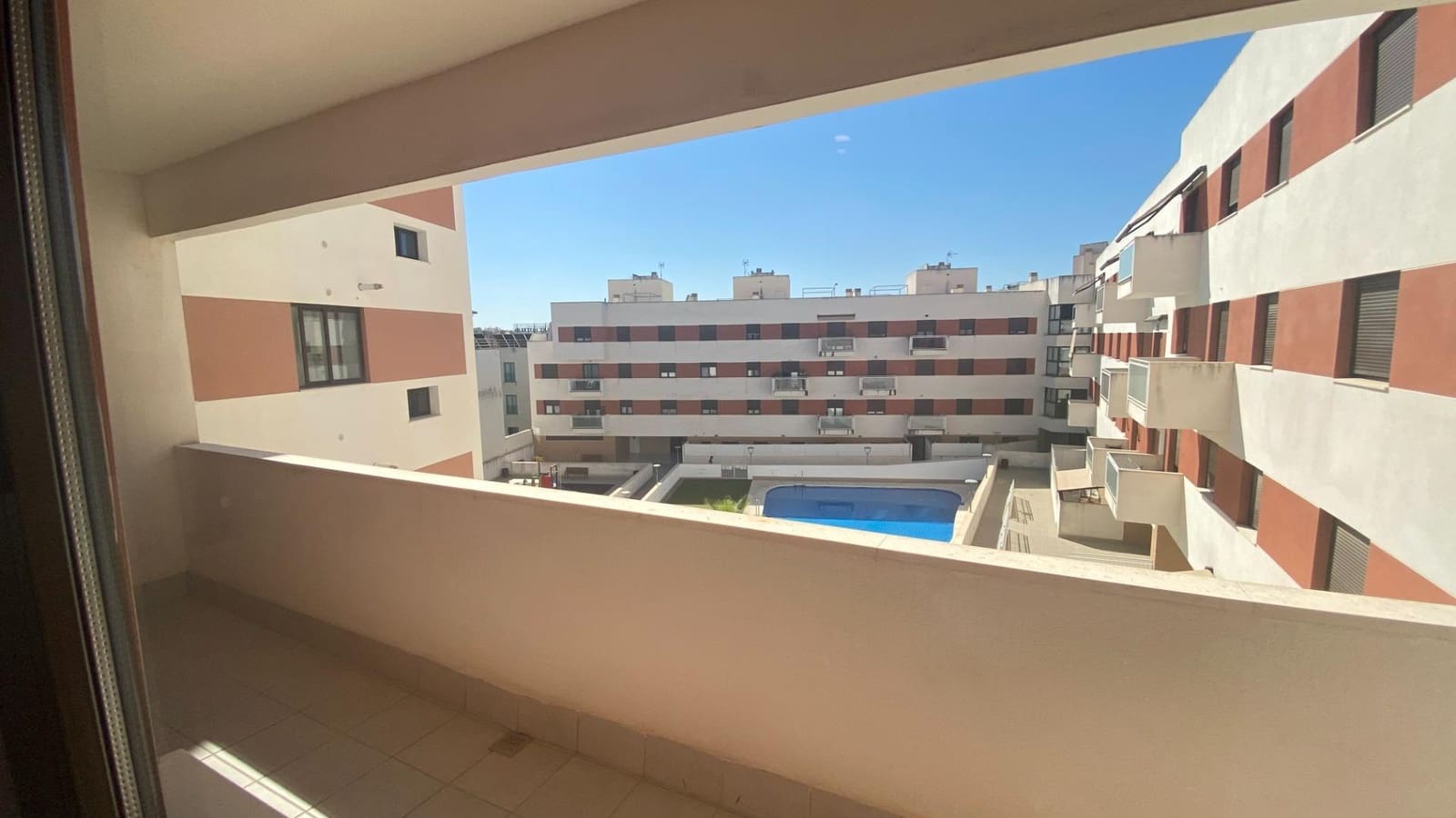 2 bedroom Flat for rent in Dos Hermanas with pool - € 950 (Ref: 10166793)