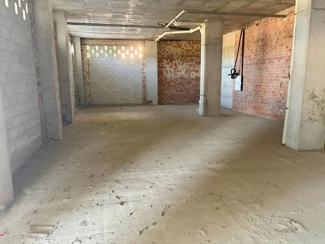 Comercial para arrendar em Dos Hermanas - 550 € (Ref: 10180736)
