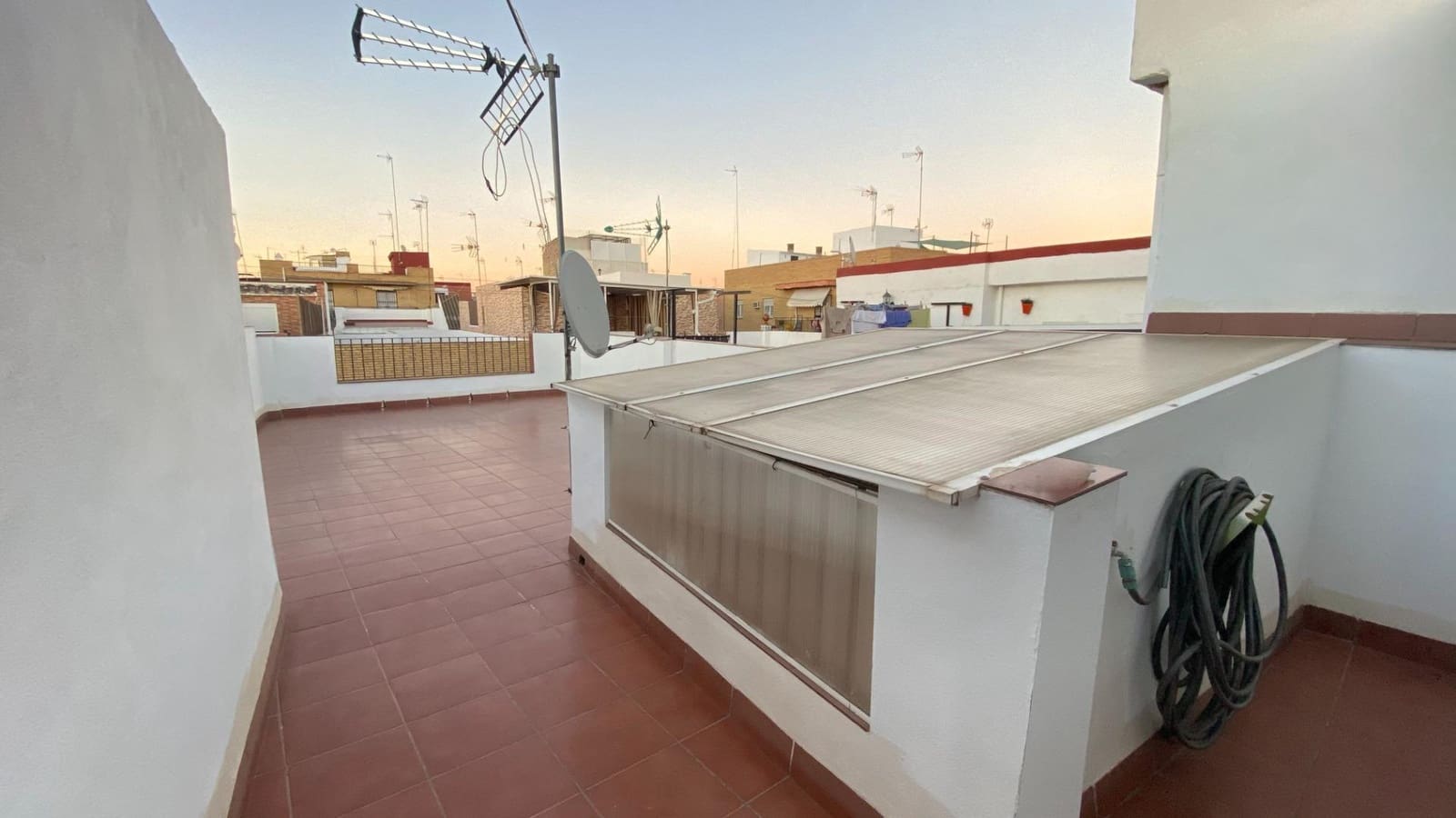 3 makuuhuone Omakotitalo myytävänä paikassa Sevilla kaupunki - 210 000 € (Ref: 10185064)