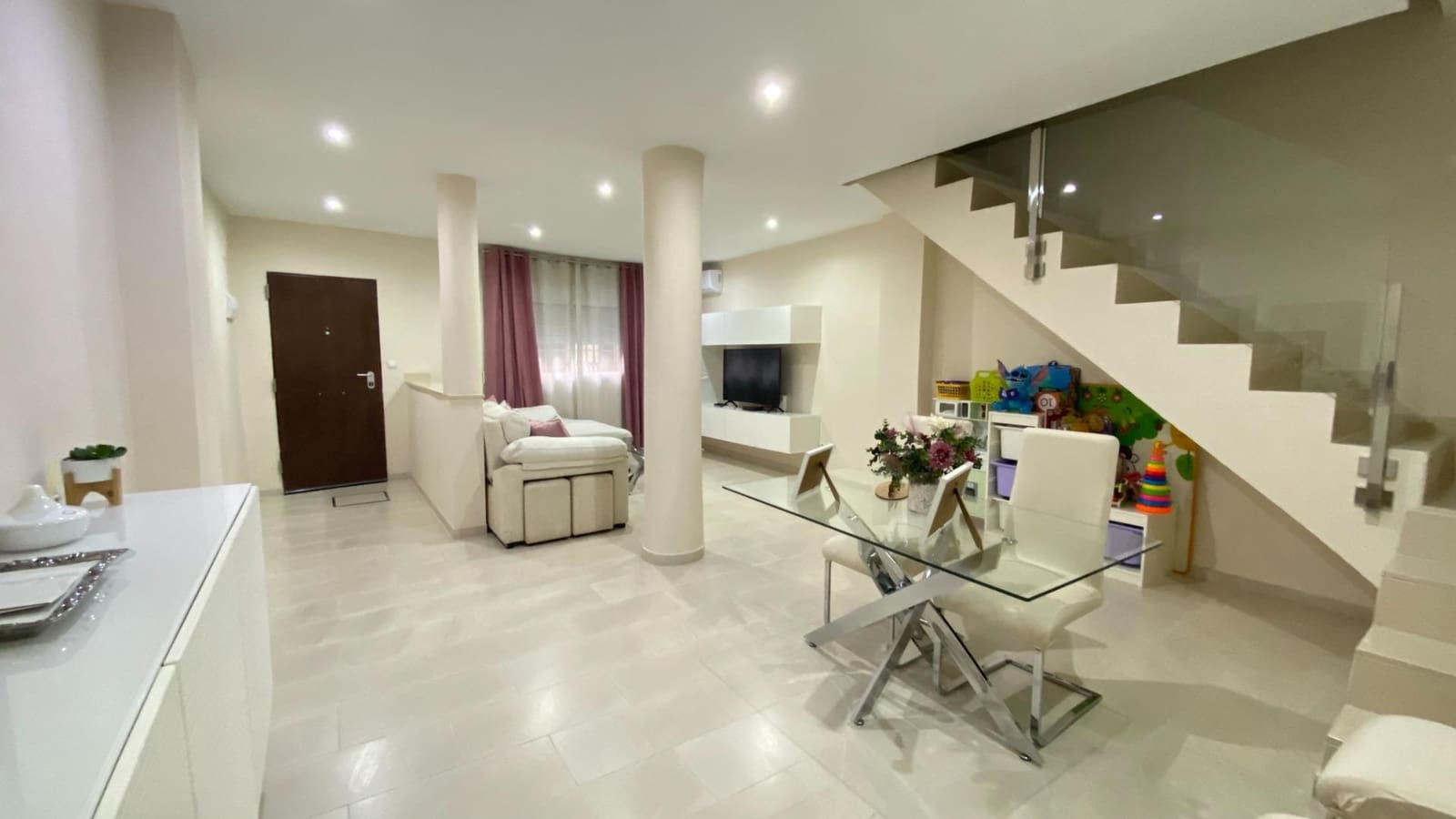 3 makuuhuone Omakotitalo myytävänä paikassa Sevilla kaupunki - 210 000 € (Ref: 10185064)