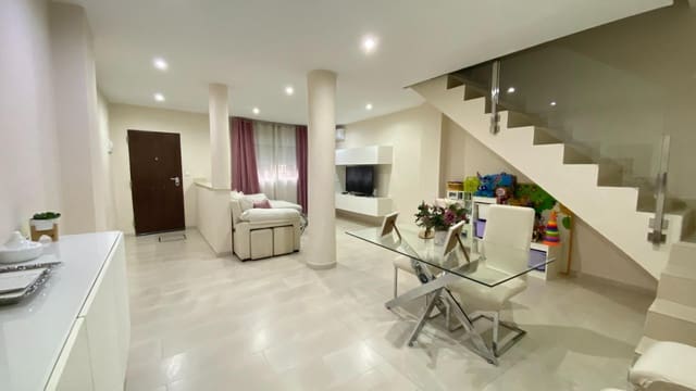 3 makuuhuone Omakotitalo myytävänä paikassa Sevilla kaupunki - 210 000 € (Ref: 10185064)