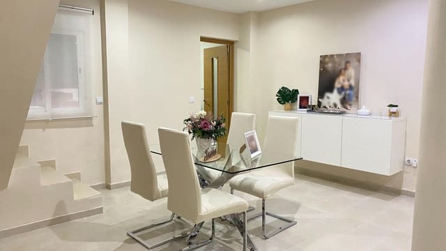 3 makuuhuone Omakotitalo myytävänä paikassa Sevilla kaupunki - 210 000 € (Ref: 10185064)