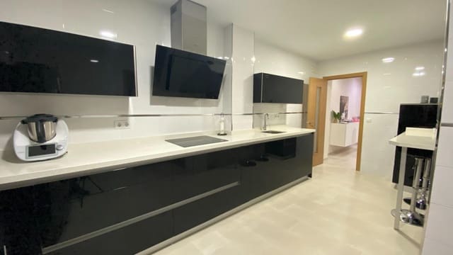3 makuuhuone Omakotitalo myytävänä paikassa Sevilla kaupunki - 210 000 € (Ref: 10185064)