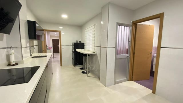 3 makuuhuone Omakotitalo myytävänä paikassa Sevilla kaupunki - 210 000 € (Ref: 10185064)