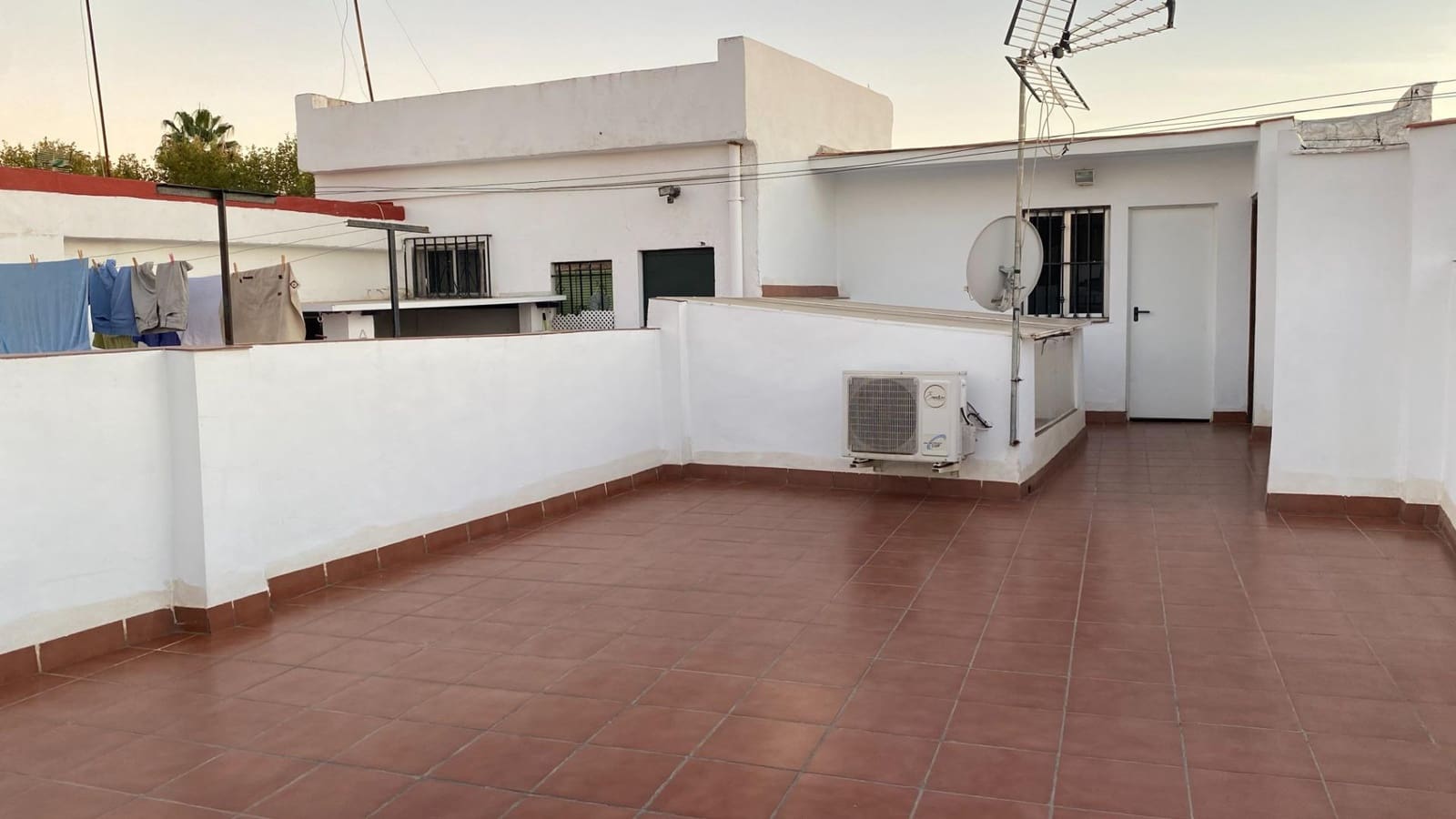 3 makuuhuone Omakotitalo myytävänä paikassa Sevilla kaupunki - 210 000 € (Ref: 10185064)