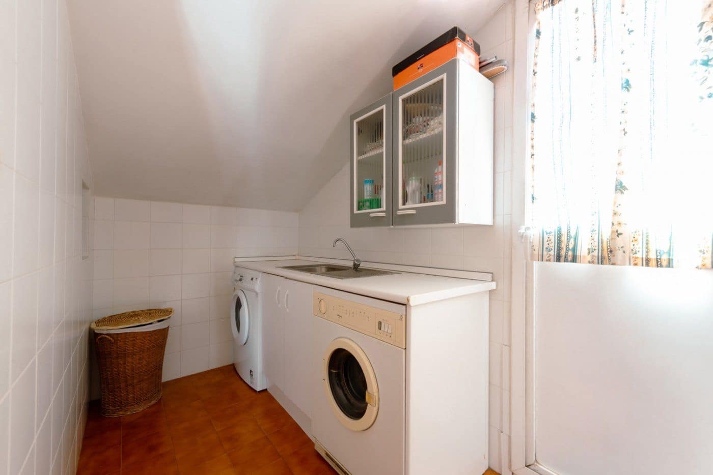 7 soveværelse Villa til salg i Tomares med swimmingpool garage - € 690.000 (Ref: 7763700)