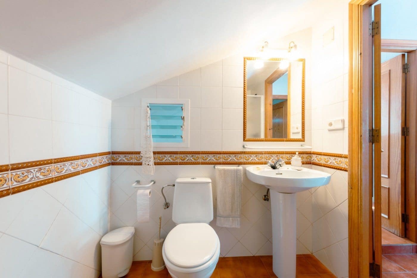 7 soveværelse Villa til salg i Tomares med swimmingpool garage - € 690.000 (Ref: 7763700)