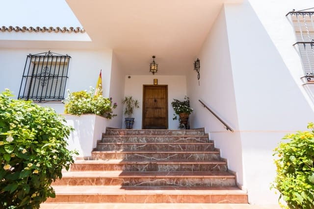 7 soverom Villa til salgs i Tomares med svømmebasseng garasje - € 690 000 (Ref: 7763700)