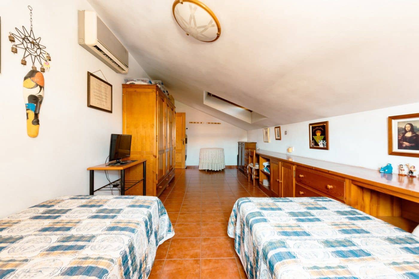 Chalet de 7 habitaciones en Tomares en venta con piscina garaje - 690.000 € (Ref: 7763700)