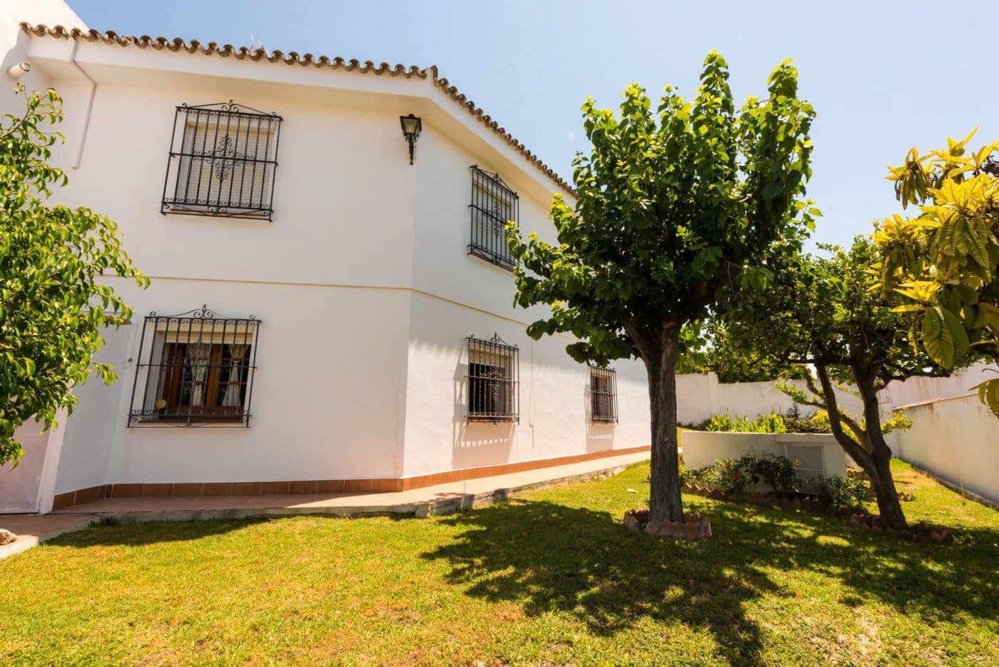 Chalet de 7 habitaciones en Tomares en venta con piscina garaje - 690.000 € (Ref: 7763700)