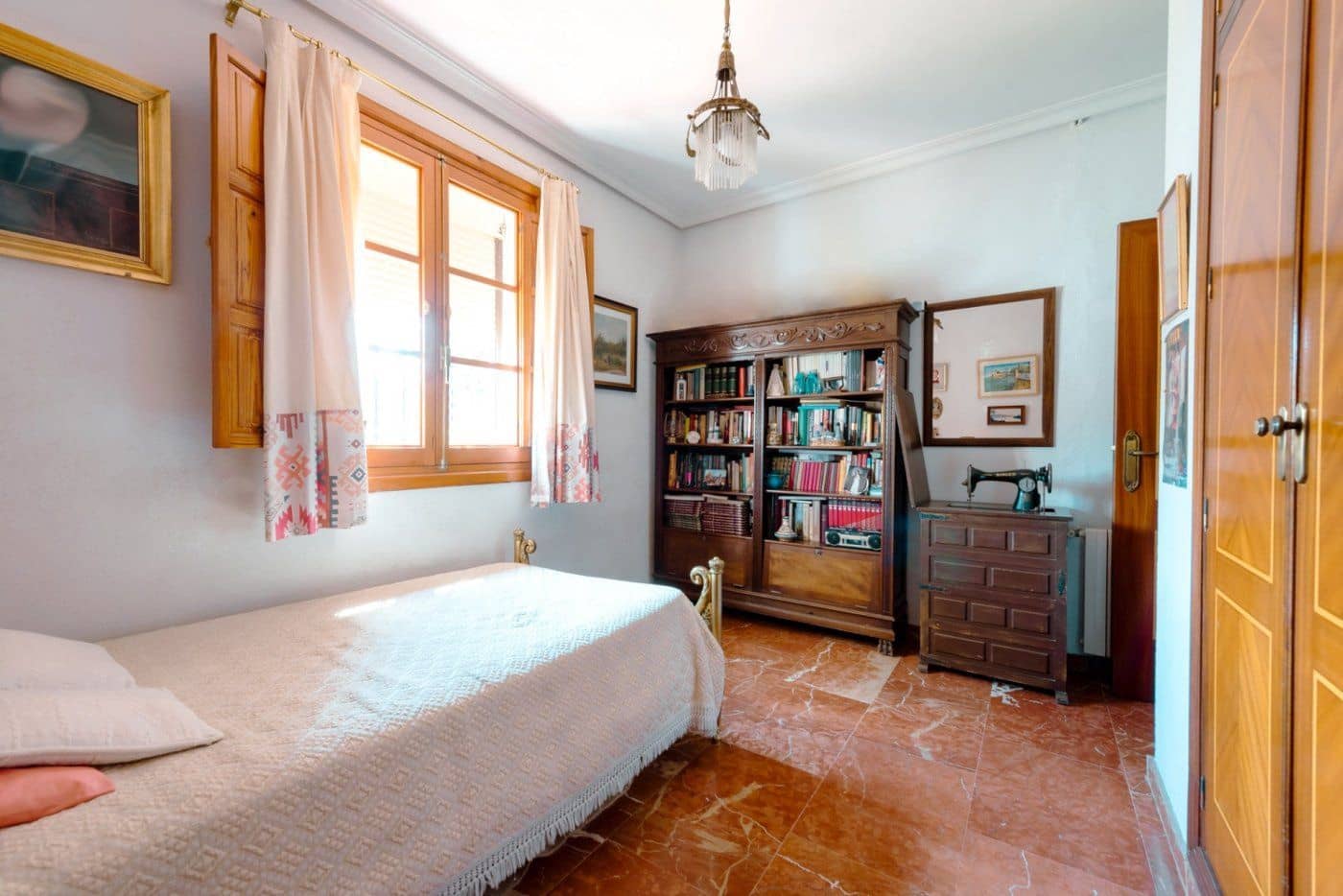 7 Zimmer Villa zu verkaufen in Tomares mit Pool Garage - 690.000 € (Ref: 7763700)