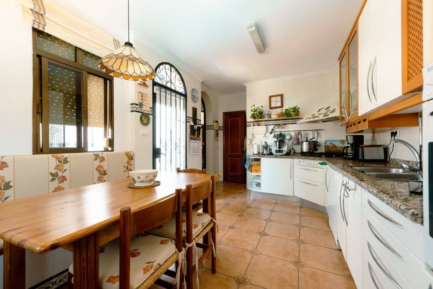 7 Zimmer Villa zu verkaufen in Tomares mit Pool Garage - 690.000 € (Ref: 7763700)